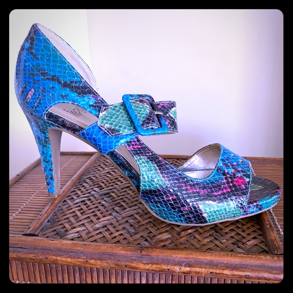 Impo faux alligator pumps